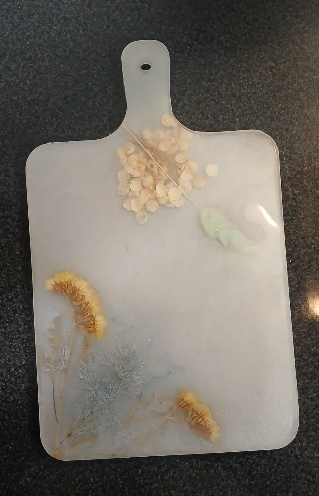 Tábua artesanal em resina epóxi 