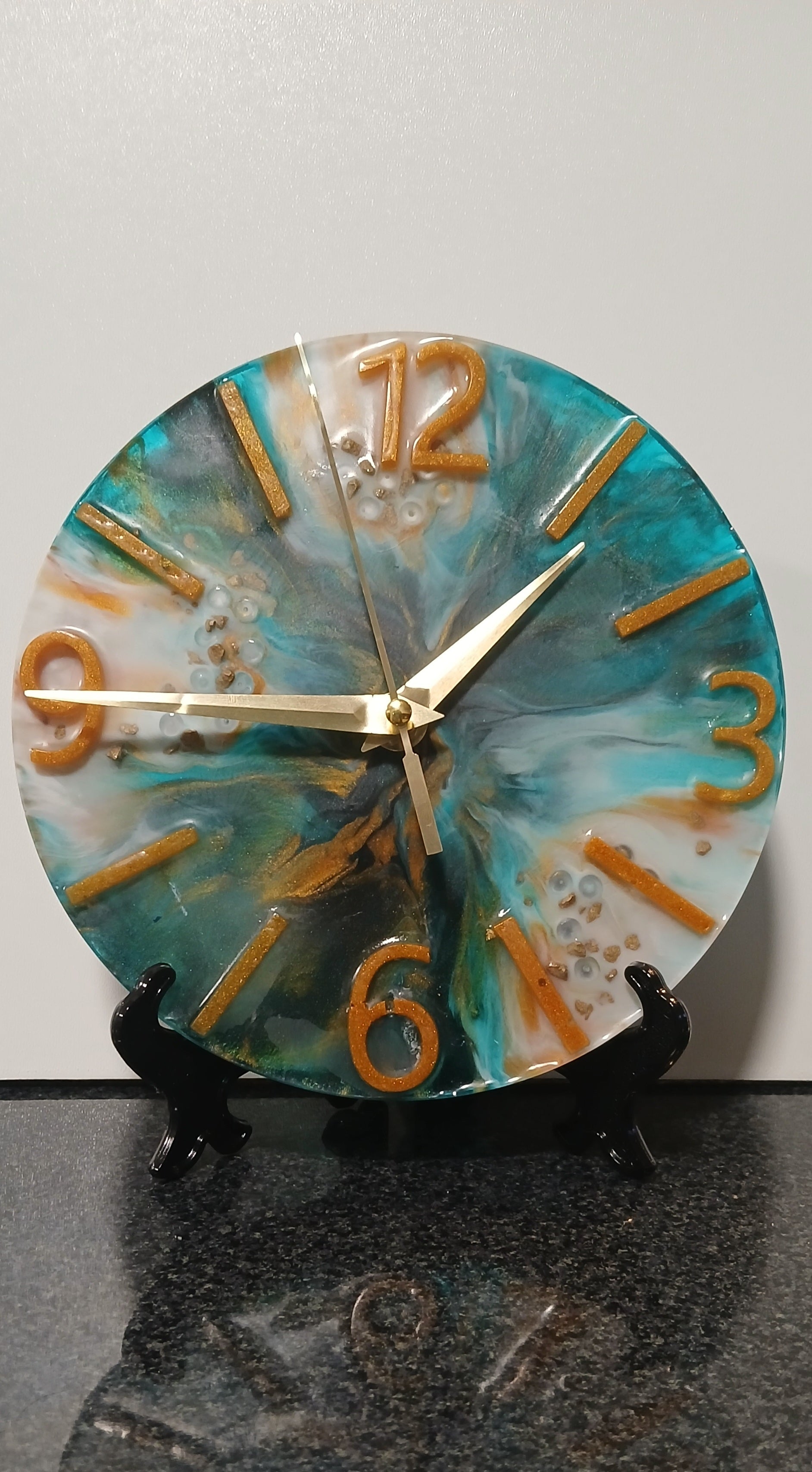 Relógio de mesa Artesanal em Resina Epóxi – Peça Única