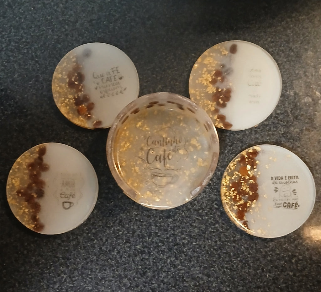 Porta-copos artesanais.
